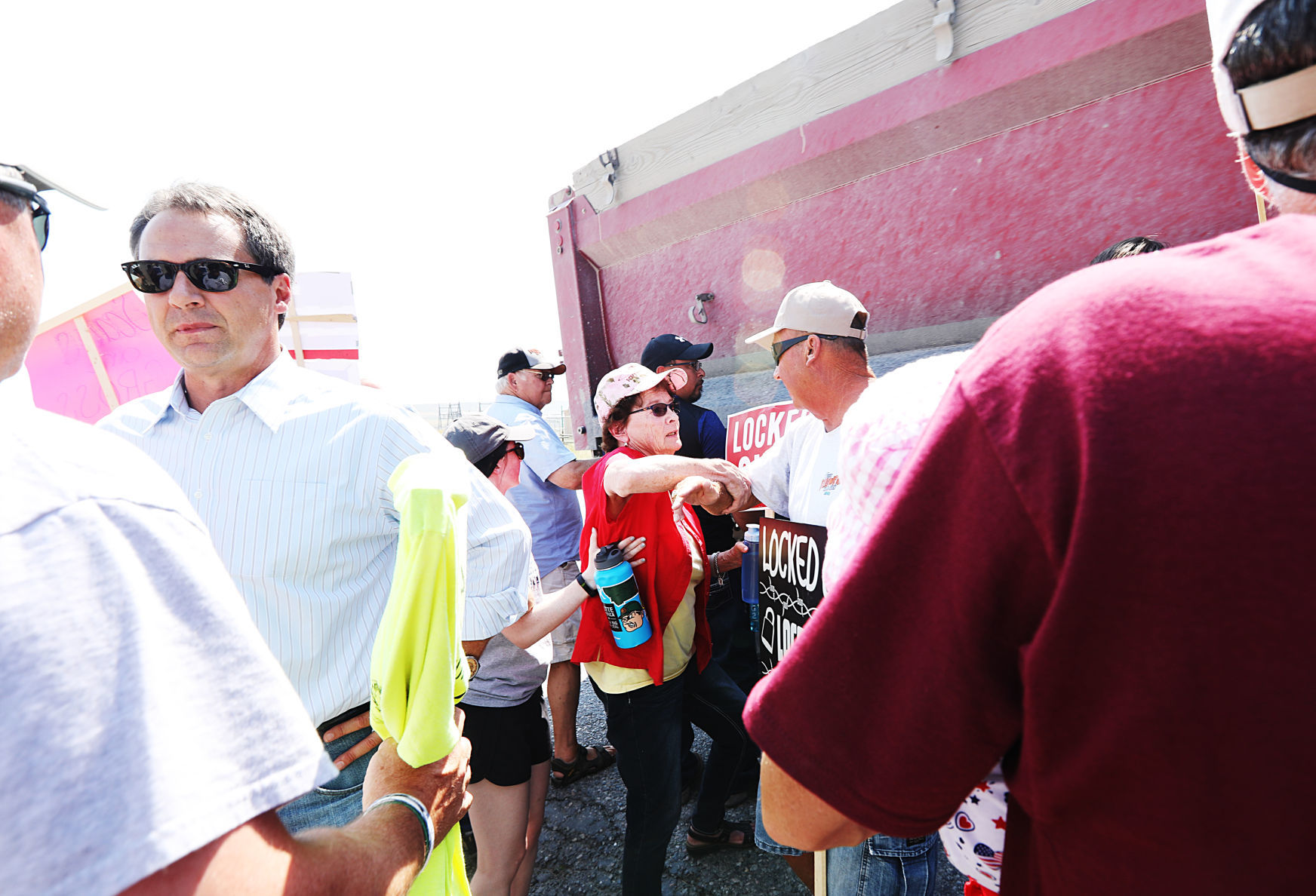 Gov. Bullock speaks to union workers on the picket line